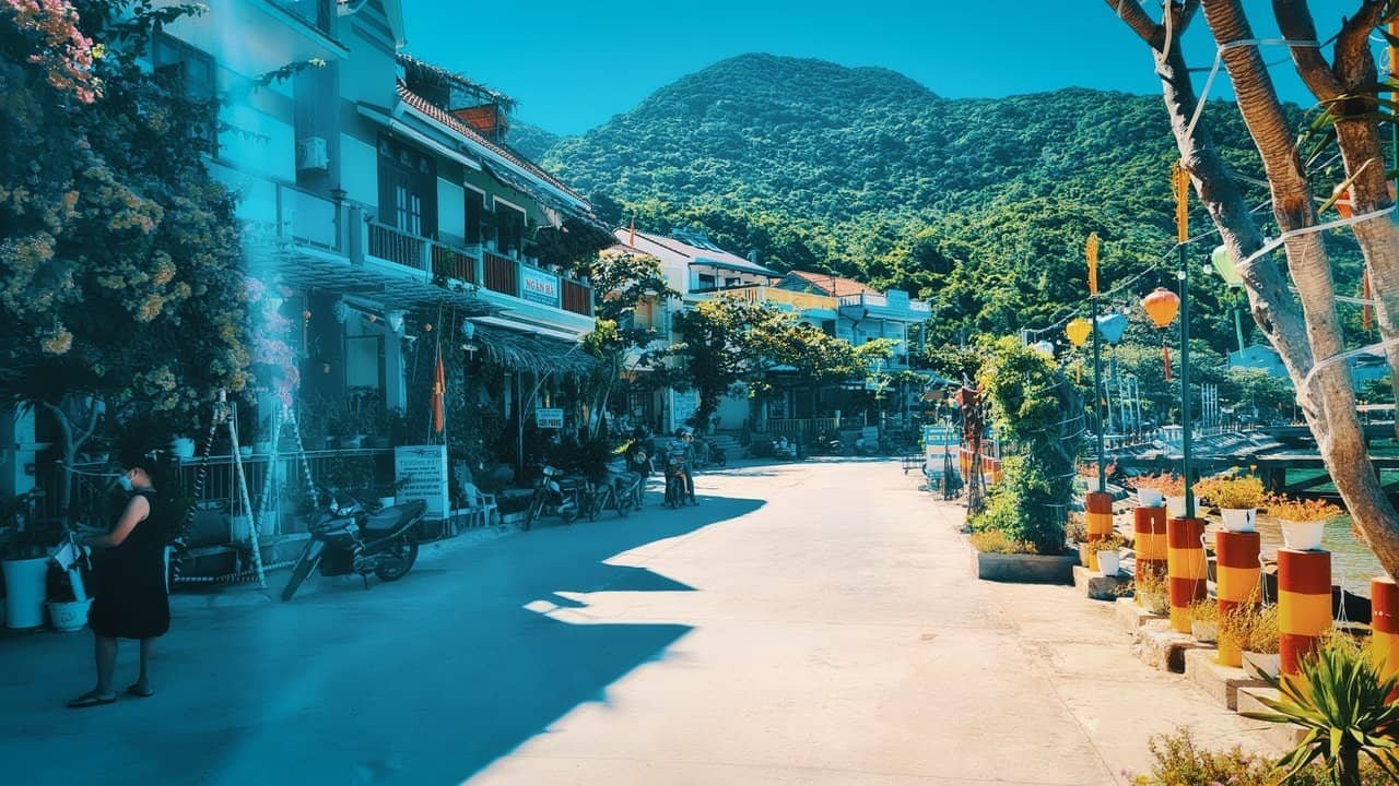 Charming village streets of Cù Lao Chàm with traditional architecture