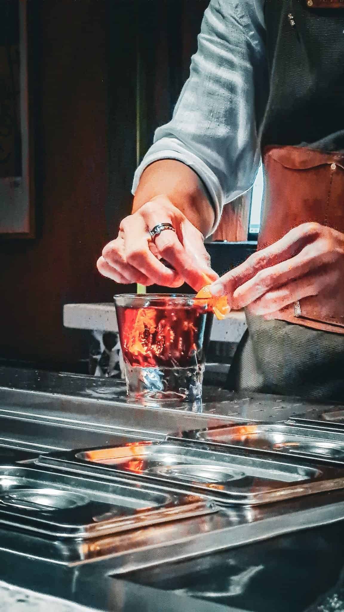 Making Nigroni