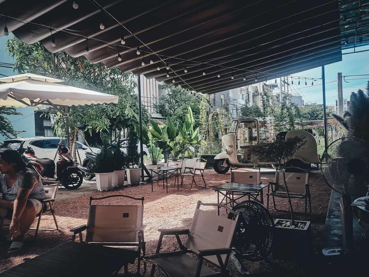 L stand coffee and tea: a charming coffee haven in danang, vietnam 20 » 2026 » roaming sparrow Out Side Seating